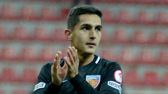 Abdullah Gürbüz Kayserispor ile Profesyonel Sözleşme İmzaladı.