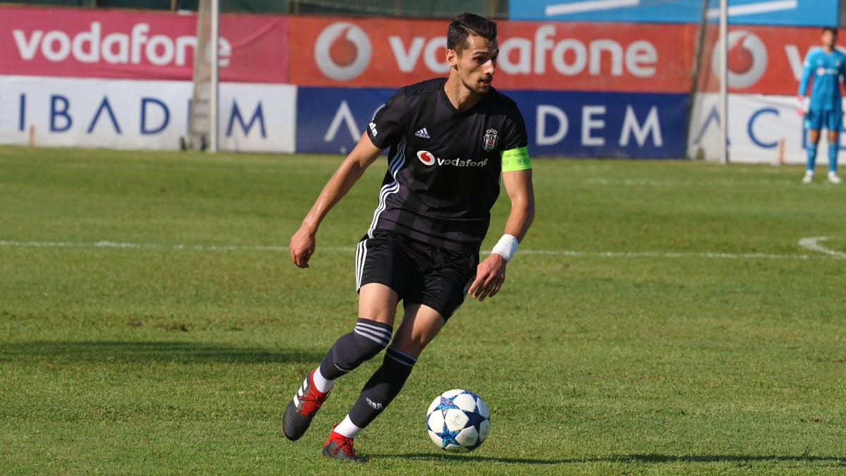Kayserispor Beşiktaş'tan Alpay Çelebi ile anlaştı.