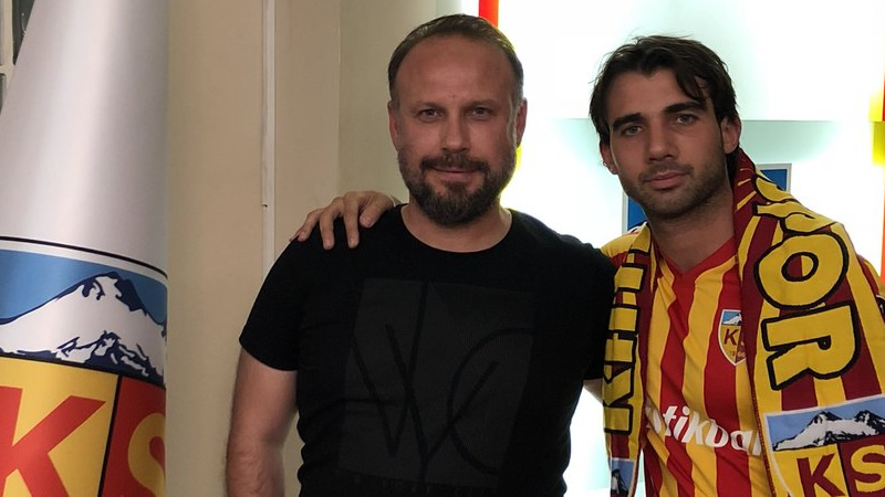Cem Kargın; Sakib Aytaç Hiç Bir Yere Gitmiyor.