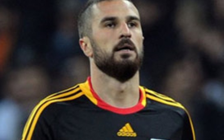 Serdar Kesimal Futbolu Bıraktı