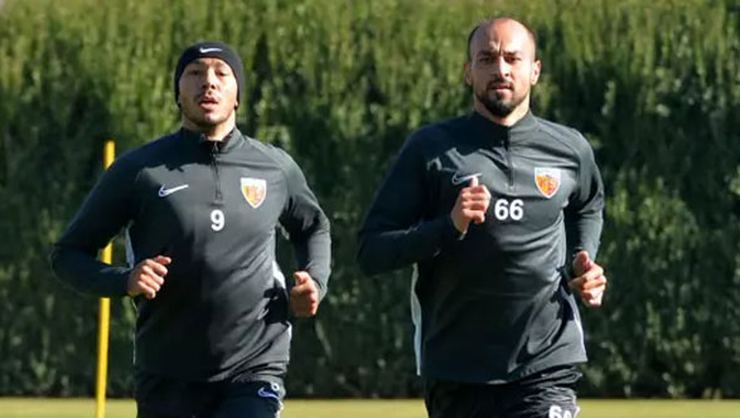Umut Bulut ve Şamil Çinaz Antremana Çıktı.