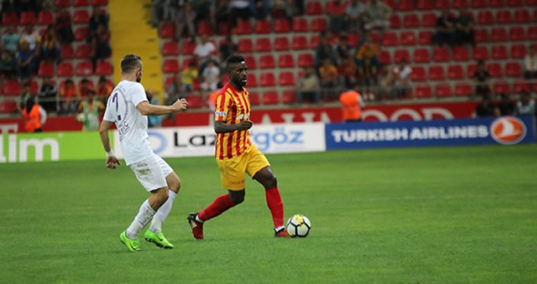 Varela Sezonun ilk kırmızı kartını yedi.
